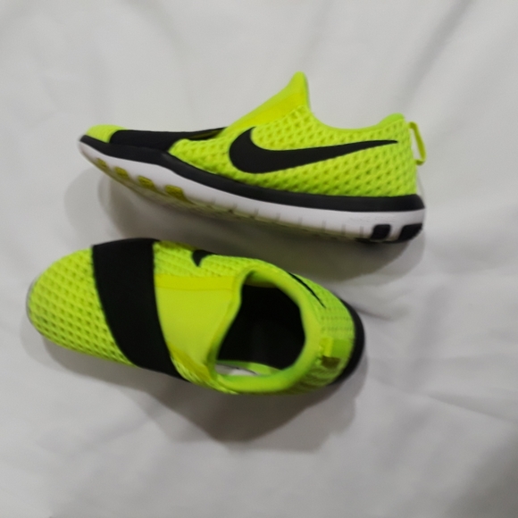 stringless tennis shoes